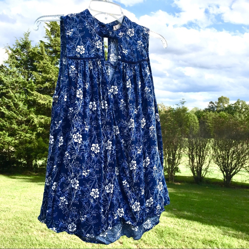 👚Navy Blue Ivory Print Choker Neck Blouse Small